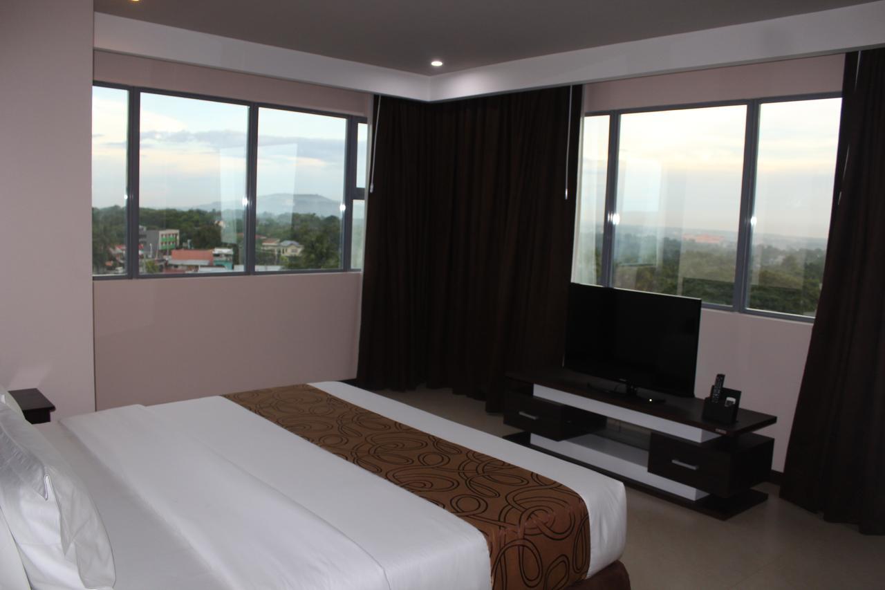 Kew Hotel Tagbilaran Exterior foto