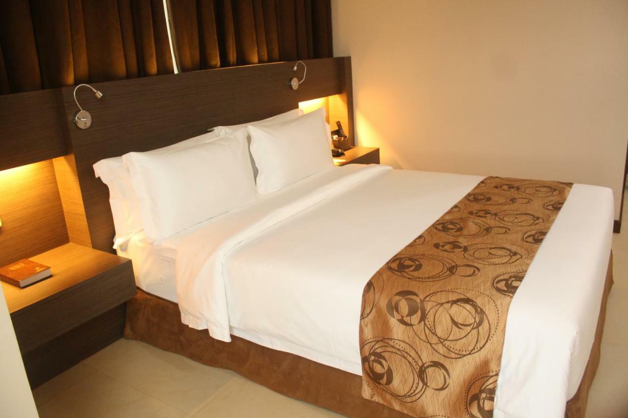 Kew Hotel Tagbilaran Exterior foto