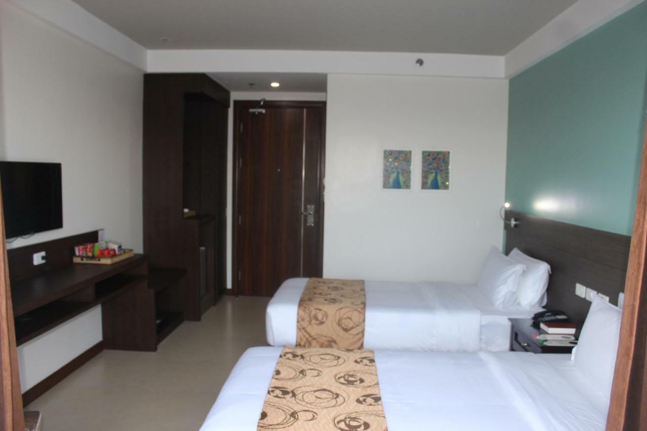 Kew Hotel Tagbilaran Exterior foto